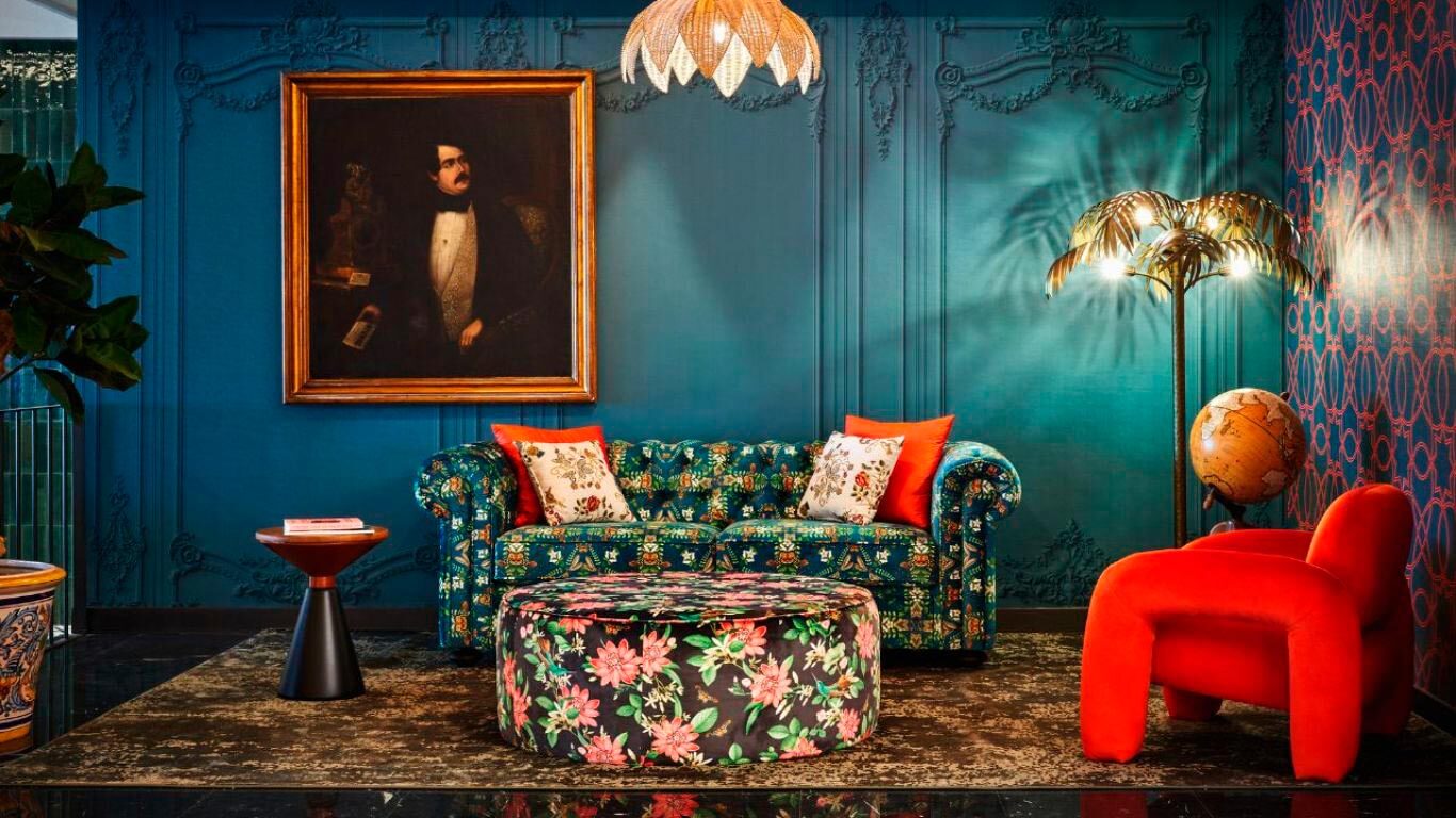 Renovación de bancadas y asientos en zonas comunes del Hotel Hesperia Sevilla