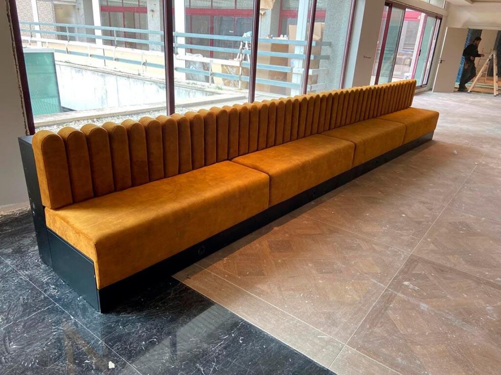 Tapizar un sofá en Madrid. Guía completa para renovar tu mueble paso a paso