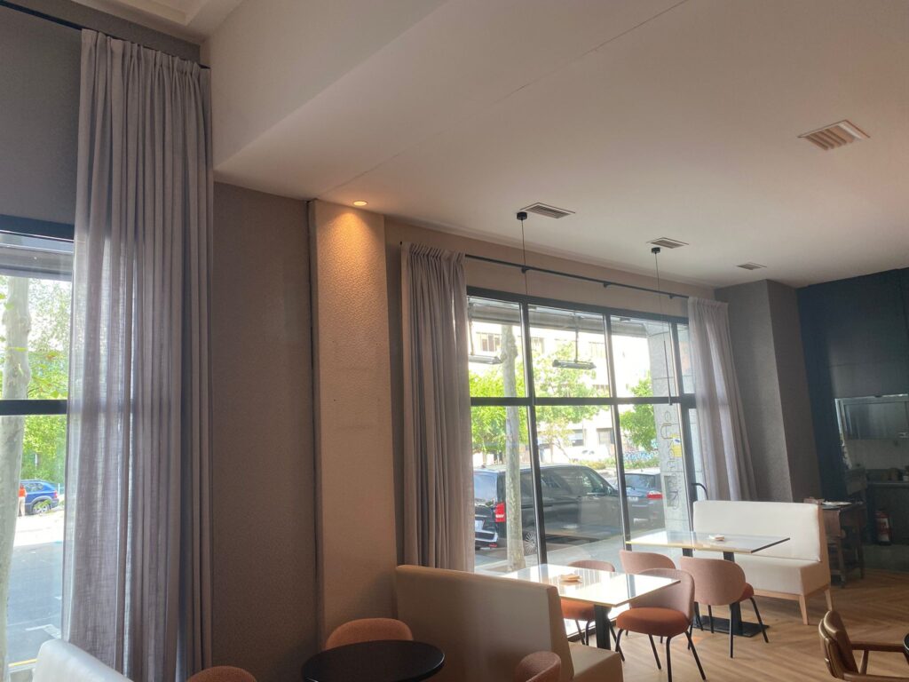 Cortinas y cojines a medida para hotel en el centro de Madrid